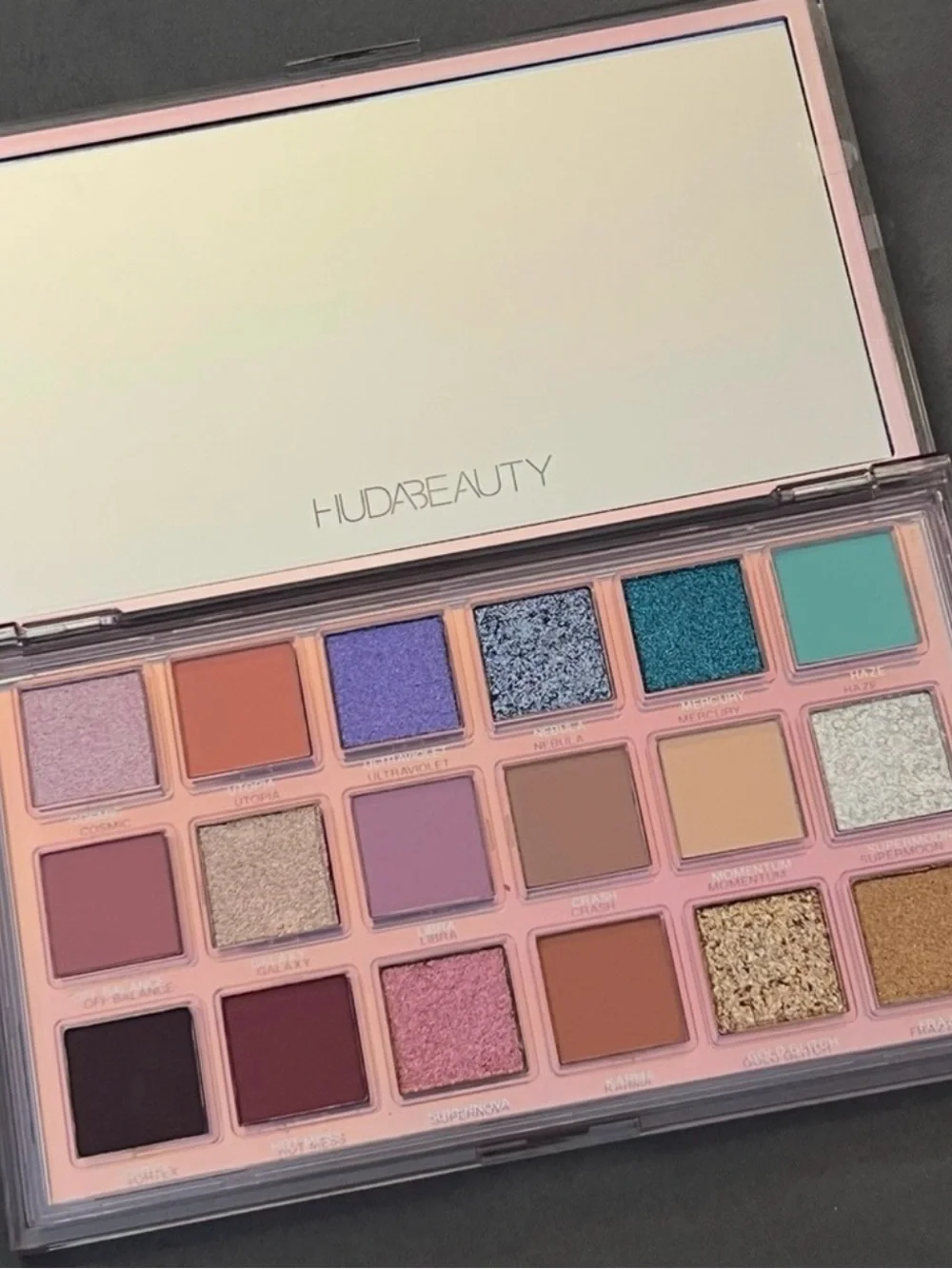 HUDA BEAUTY Mercury Retrograde Eyeshadow Palette